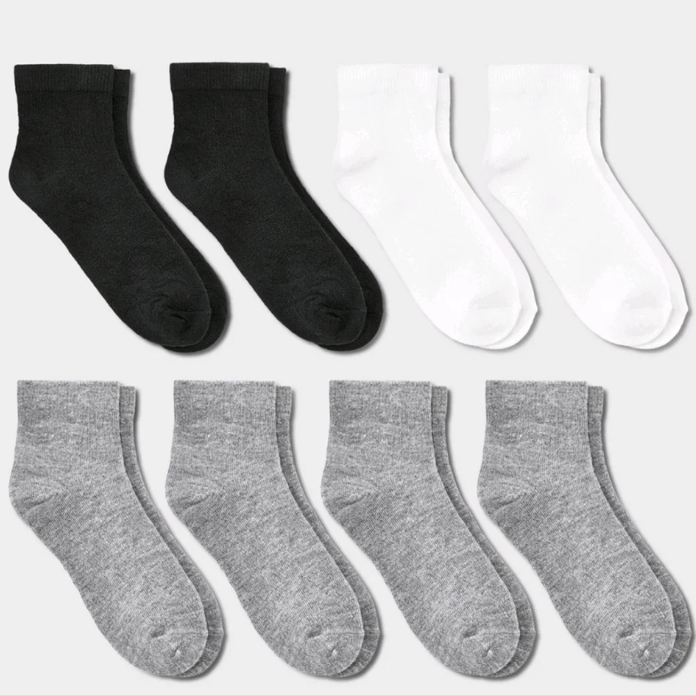 Kid's 8 pk ankle socks.